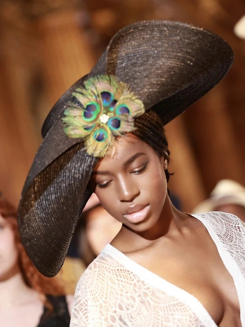 Chapeau de cérémonie en paille