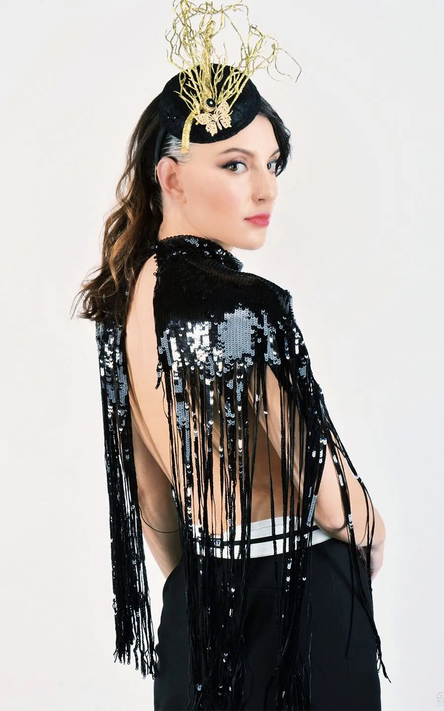 Magnifique Chapeau Bibi noir en sisal et velours incruste
