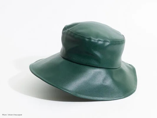 Chapeau de pluie vert